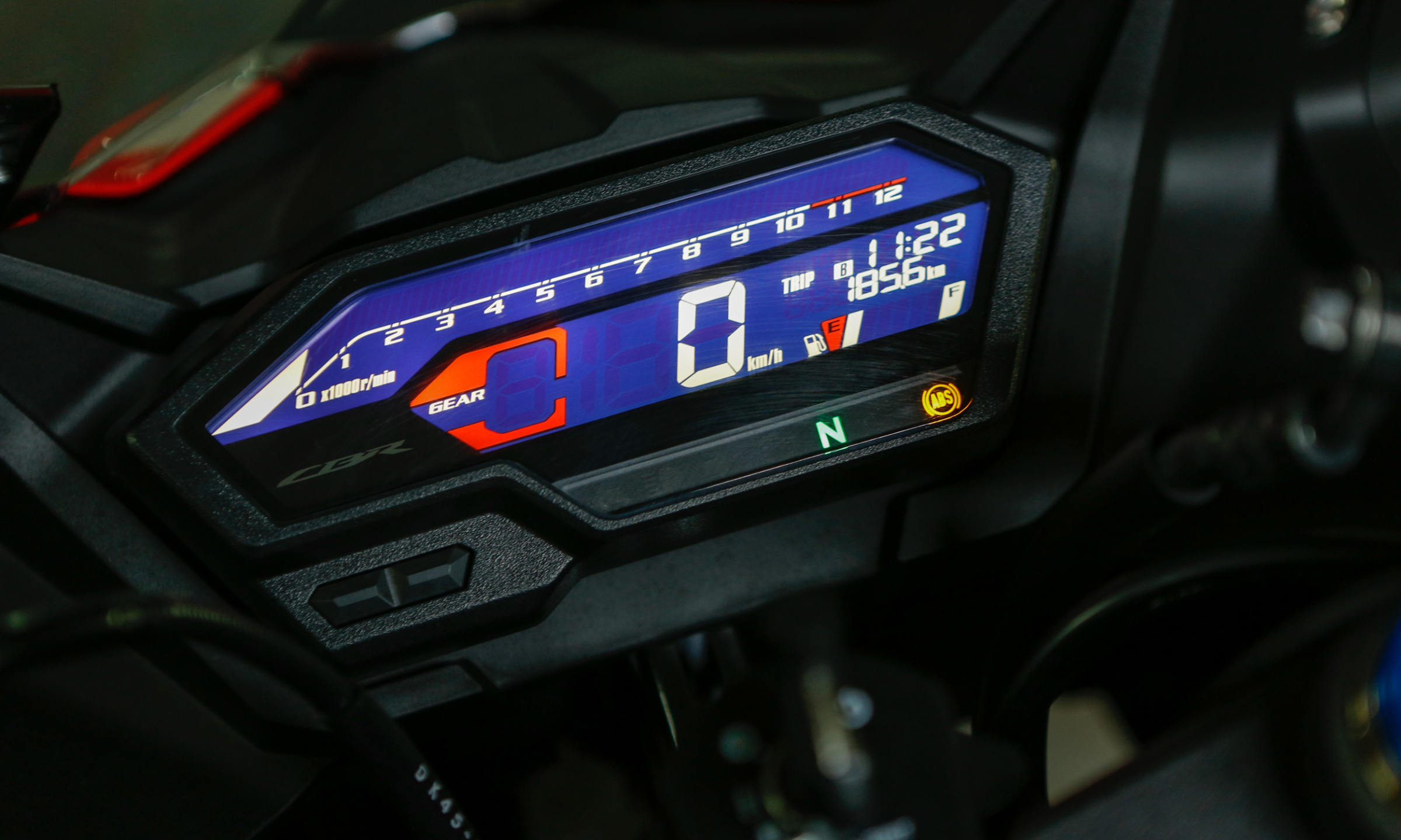 Honda CBR150R 31