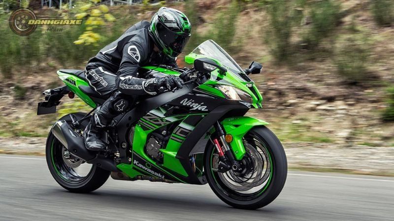 Kawasaki Ninja 250 - Giá bao nhiêu và có nên mua không?