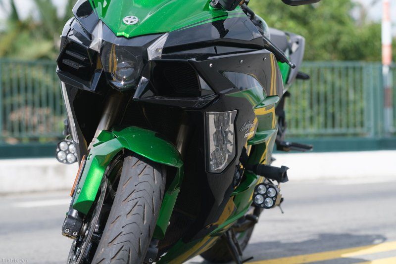 Kawasaki Ninja H2SX 24