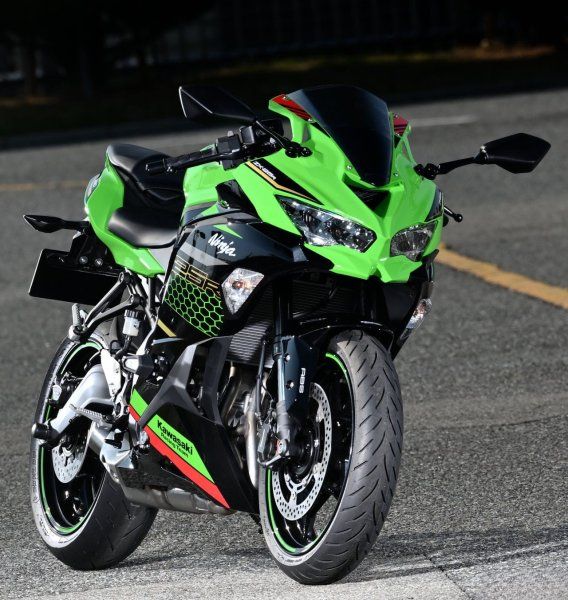 Kawasaki Ninja ZX-25R 1