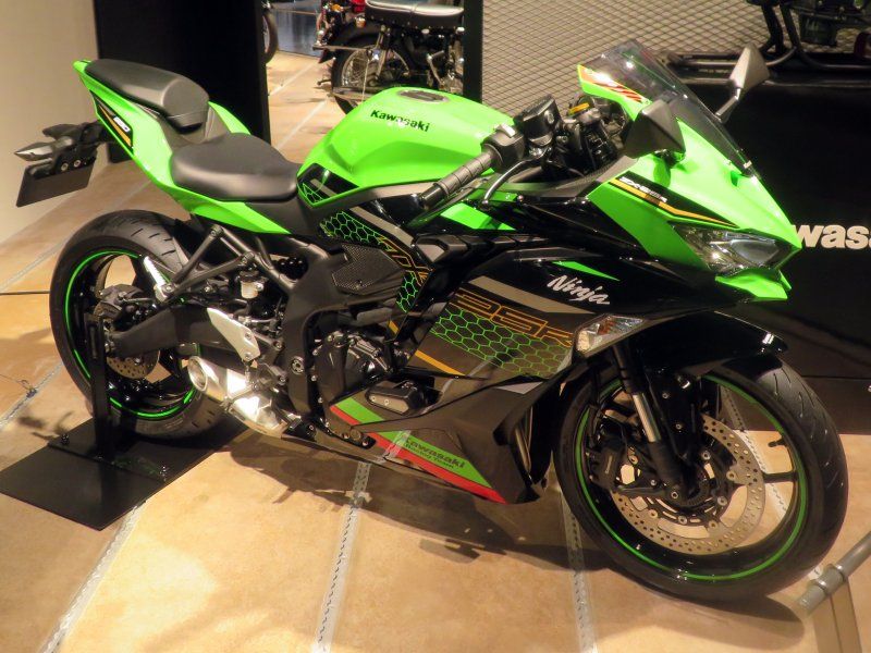 Kawasaki Ninja ZX-25R 27