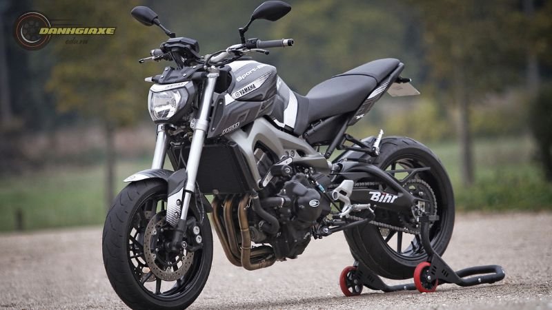 Yamaha MT-09 11