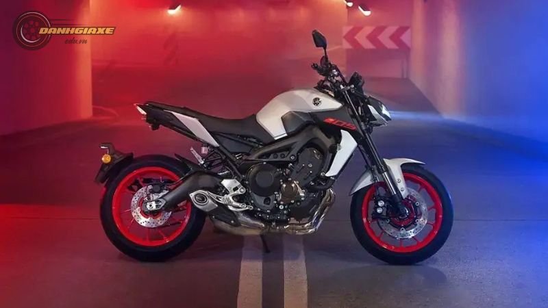 Yamaha MT-09 6