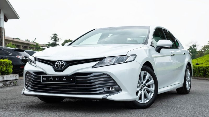 Ảnh chi tiết ngoại thất xe Toyota Camry 2.5Q 2