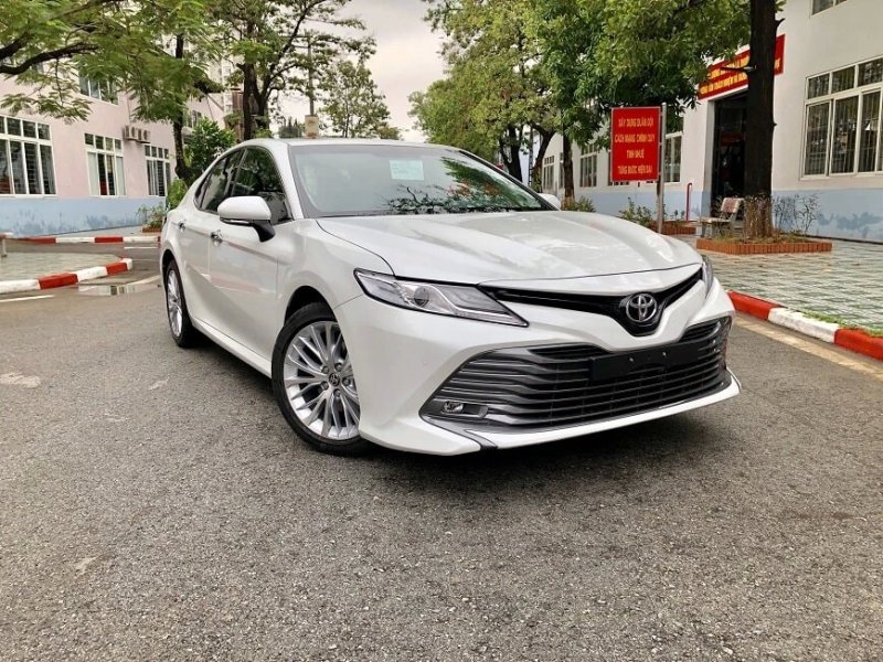 Ảnh chi tiết ngoại thất xe Toyota Camry 2.5Q 11