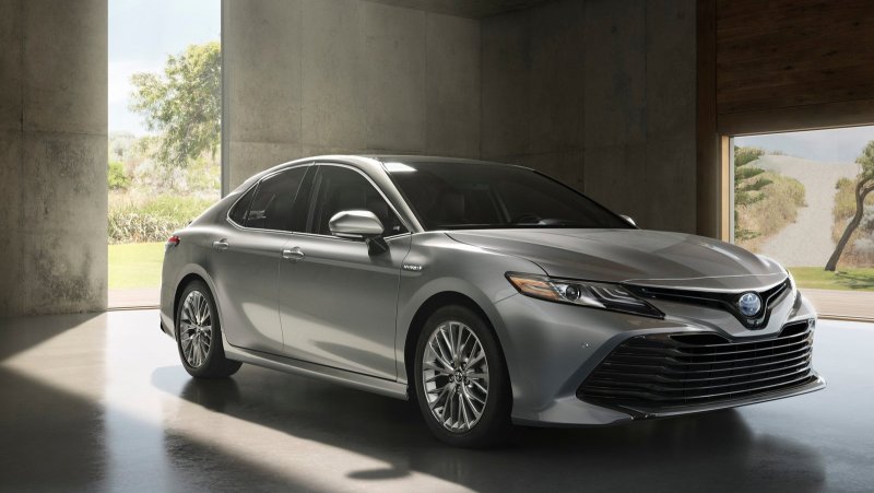 Ảnh chi tiết ngoại thất xe Toyota Camry 2.5Q 14