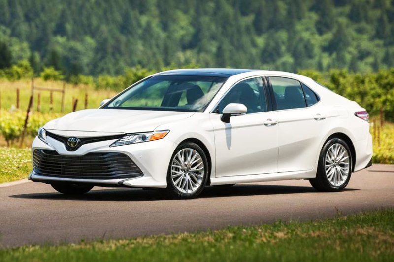 Ảnh chi tiết ngoại thất xe Toyota Camry 2.5Q 27