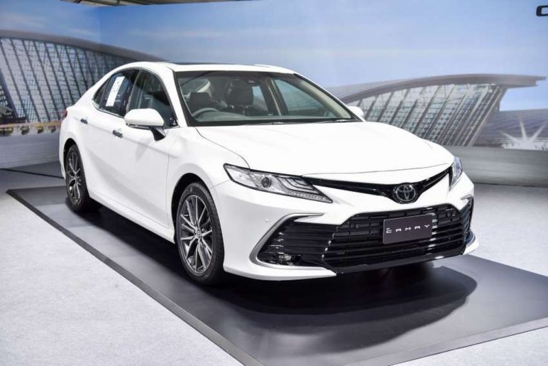 Ảnh chi tiết ngoại thất xe Toyota Camry 2.5Q 32