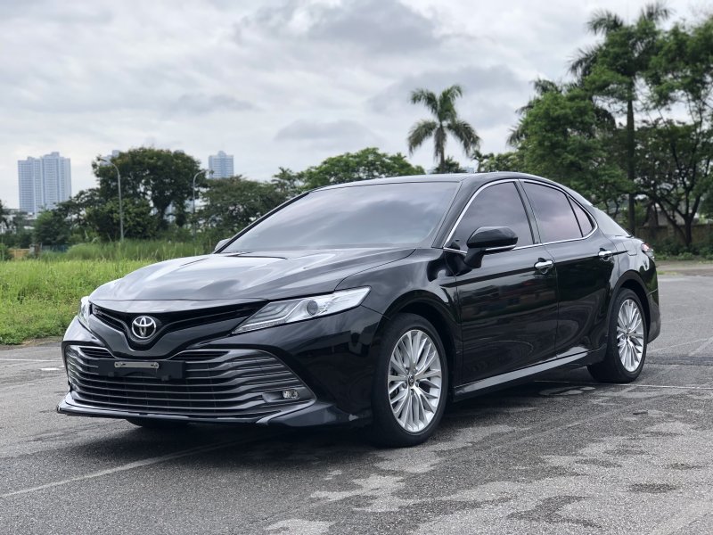 Ảnh chi tiết ngoại thất xe Toyota Camry 2.5Q 33