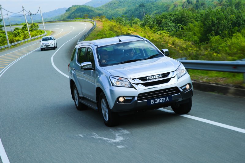 Ảnh Isuzu MU-X từ mọi góc nhìn 17