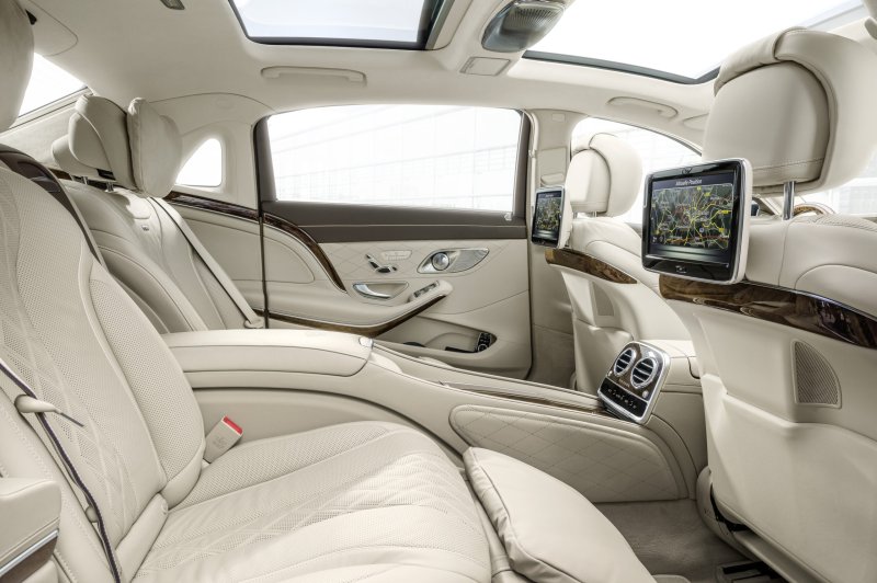 Ảnh nội thất xe Mercedes Maybach S560 sang trọng 5