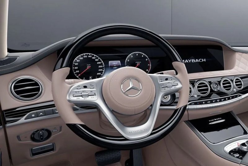 Ảnh nội thất xe Mercedes Maybach S560 sang trọng 6