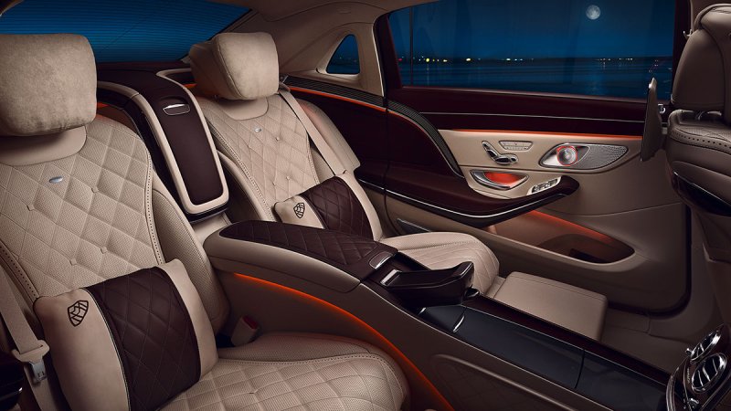 Ảnh nội thất xe Mercedes Maybach S560 sang trọng 18