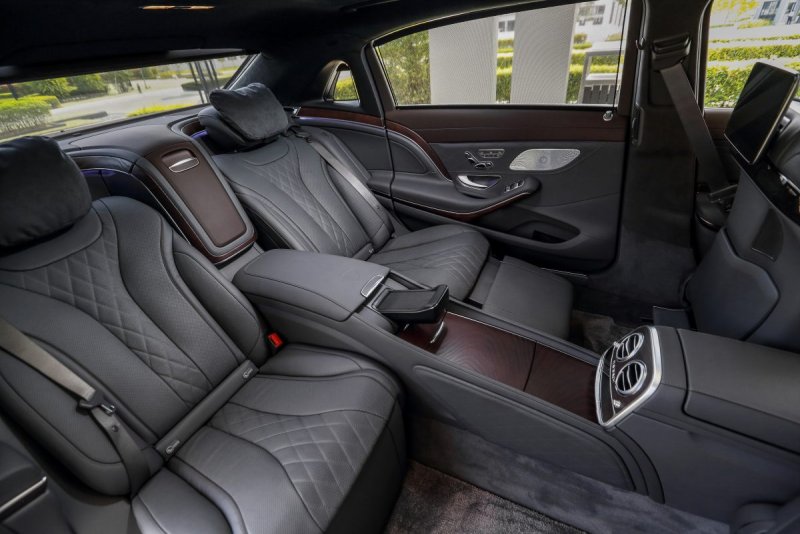 Ảnh nội thất xe Mercedes Maybach S560 sang trọng 21