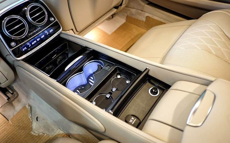 Ảnh nội thất xe Mercedes Maybach S560 sang trọng 23