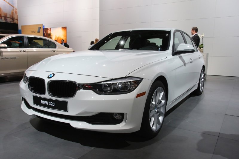 Ảnh xe BMW 320i độ phân giải cao 13