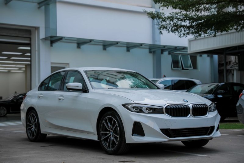 Ảnh xe BMW 320i độ phân giải cao 17