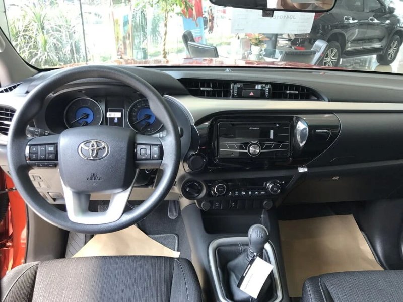 Ảnh xe Toyota Hilux từ góc nhìn chi tiết 6