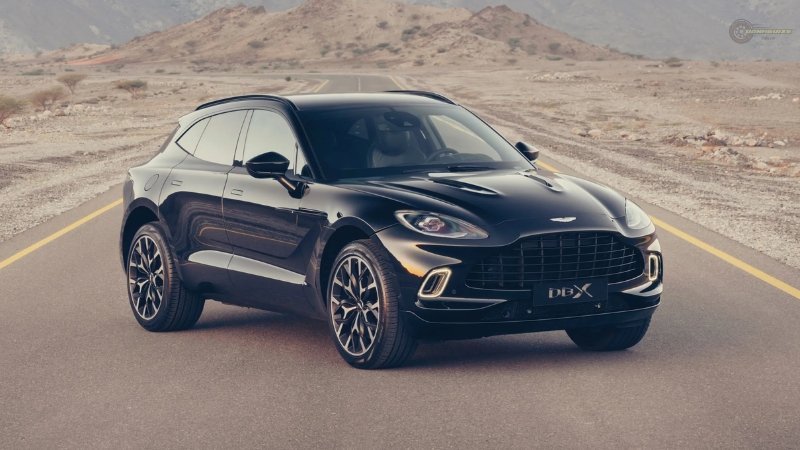 Aston Martin DBX 04