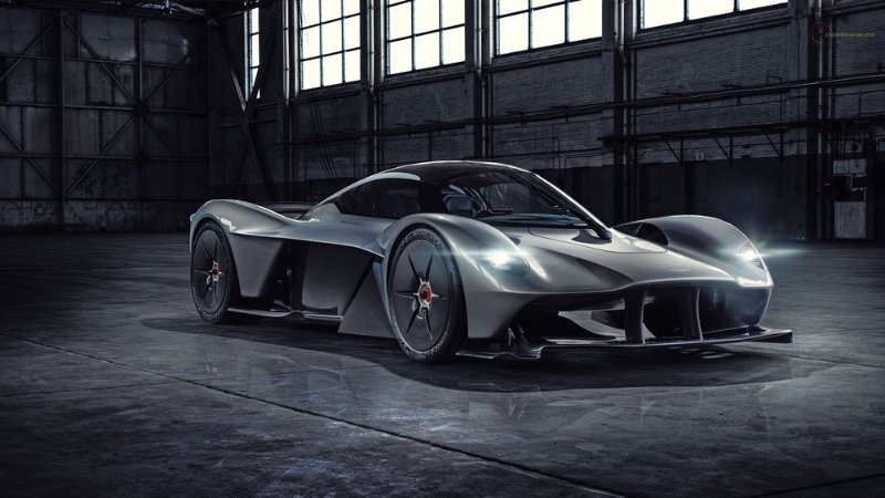 Aston Martin Valkyrie 04