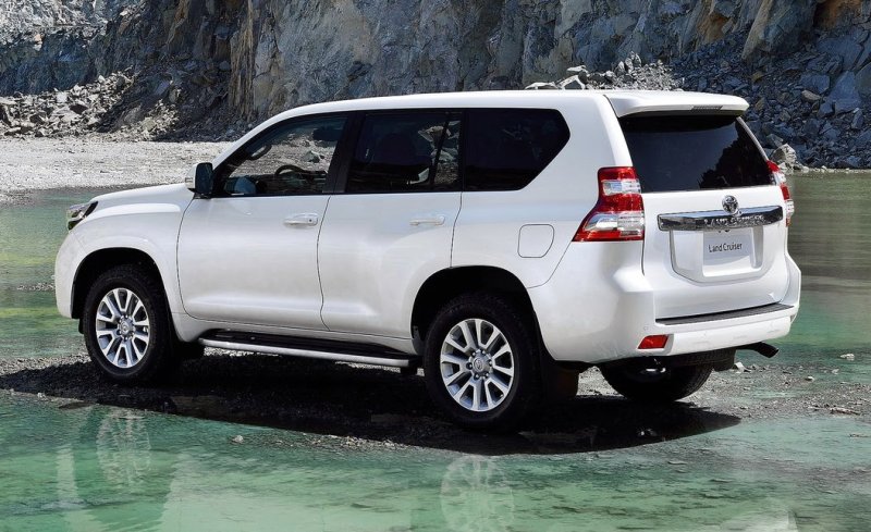 Cận cảnh chiếc xe Land Cruiser Prado mới nhất 15