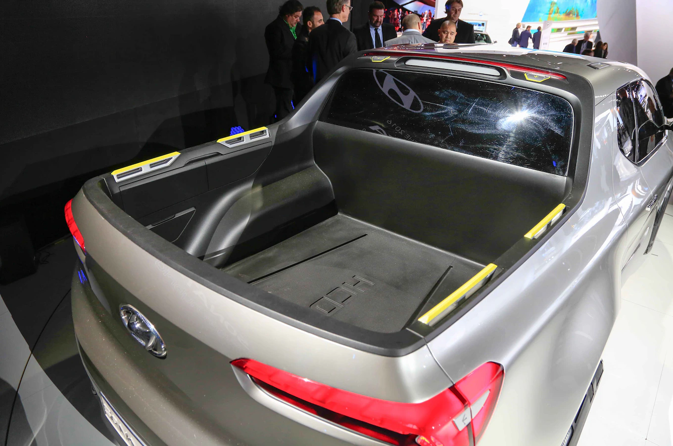 Chi tiết nội thất sang trọng của xe Hyundai Santa Cruz 8