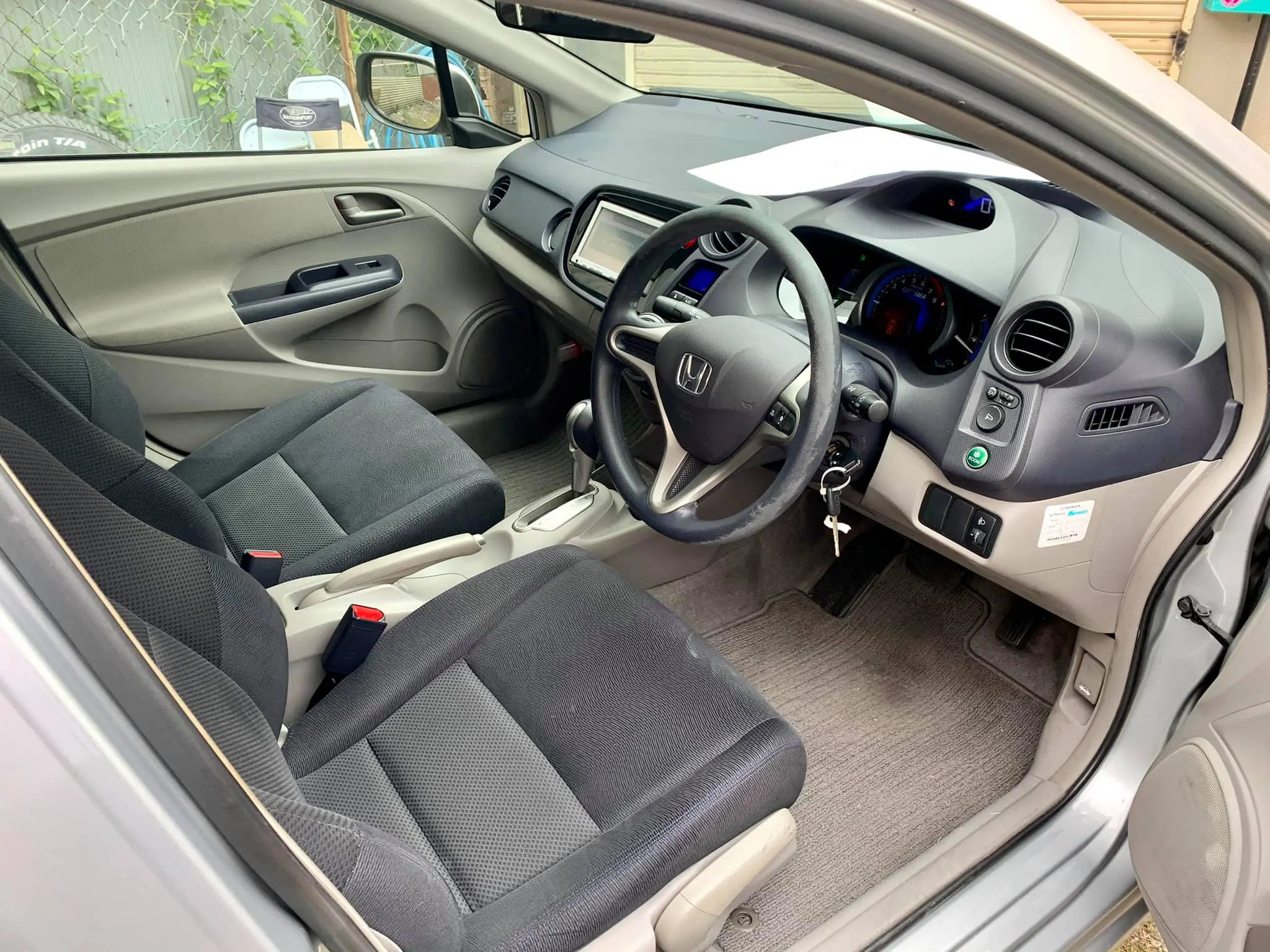Chi tiết nội thất xe Honda Insight sang trọng 8