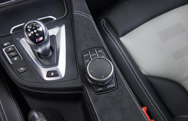 Chiêm ngưỡng ảnh nội thất xe BMW M3 4