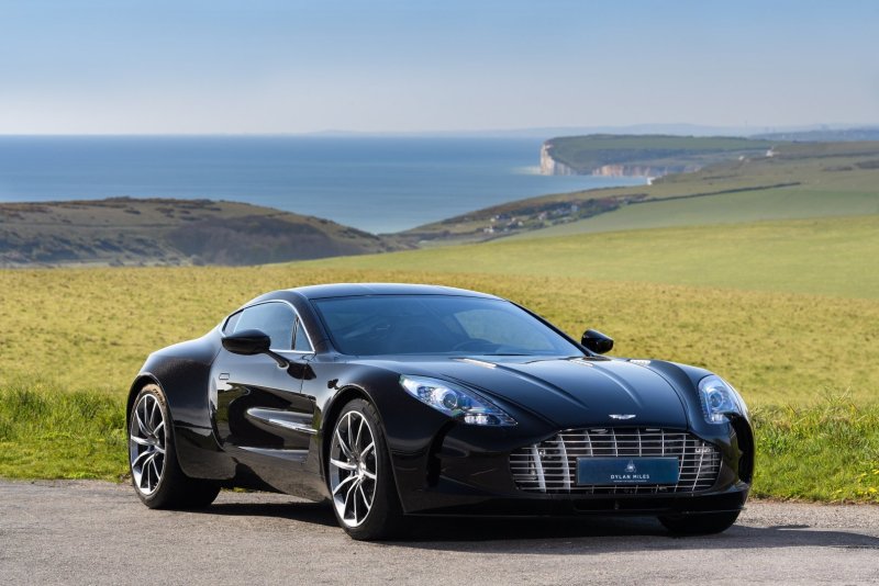 Hình ảnh Aston Martin One-77 từ nhiều góc độ 7