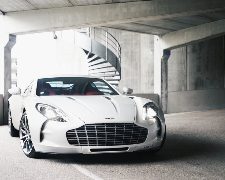 Hình ảnh Aston Martin One-77 từ nhiều góc độ 18