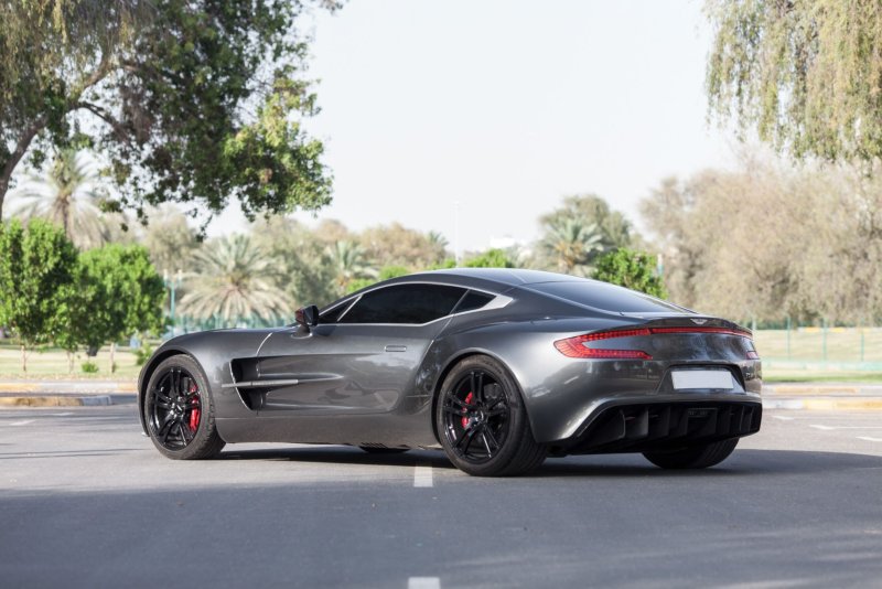 Hình ảnh Aston Martin One-77 từ nhiều góc độ 24