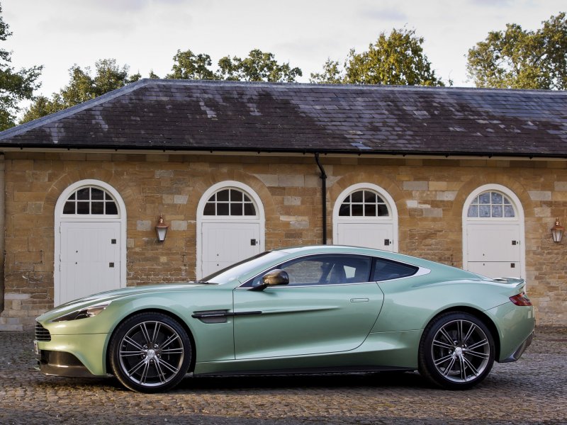 Hình ảnh Aston Martin Vanquish từ các góc khác nhau 4