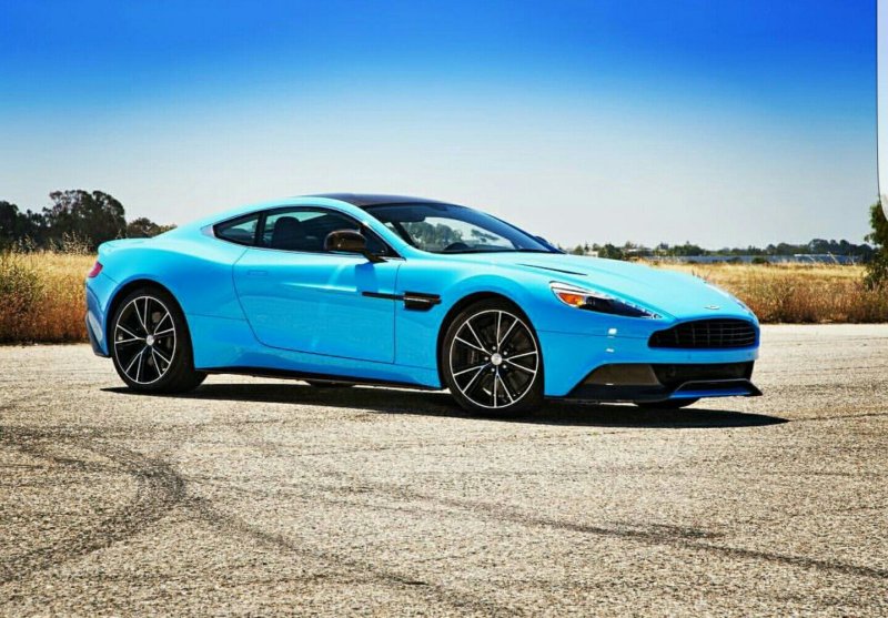 Hình ảnh Aston Martin Vanquish từ các góc khác nhau 5