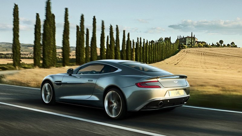 Hình ảnh Aston Martin Vanquish từ các góc khác nhau 9