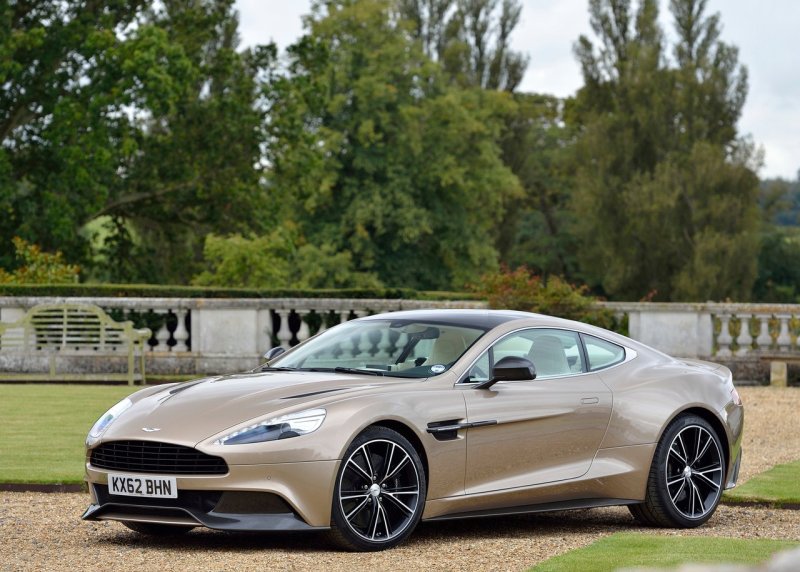 Hình ảnh Aston Martin Vanquish từ các góc khác nhau 26