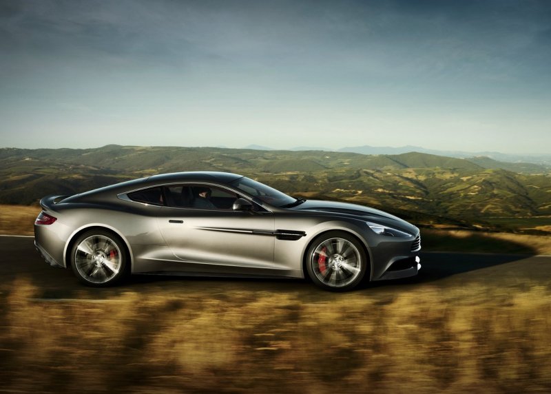 Hình ảnh Aston Martin Vanquish từ các góc khác nhau 28