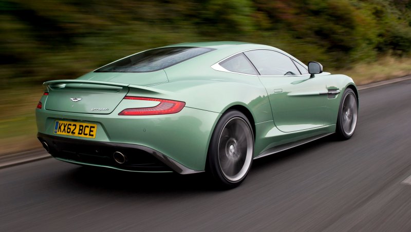 Hình ảnh Aston Martin Vanquish từ các góc khác nhau 29