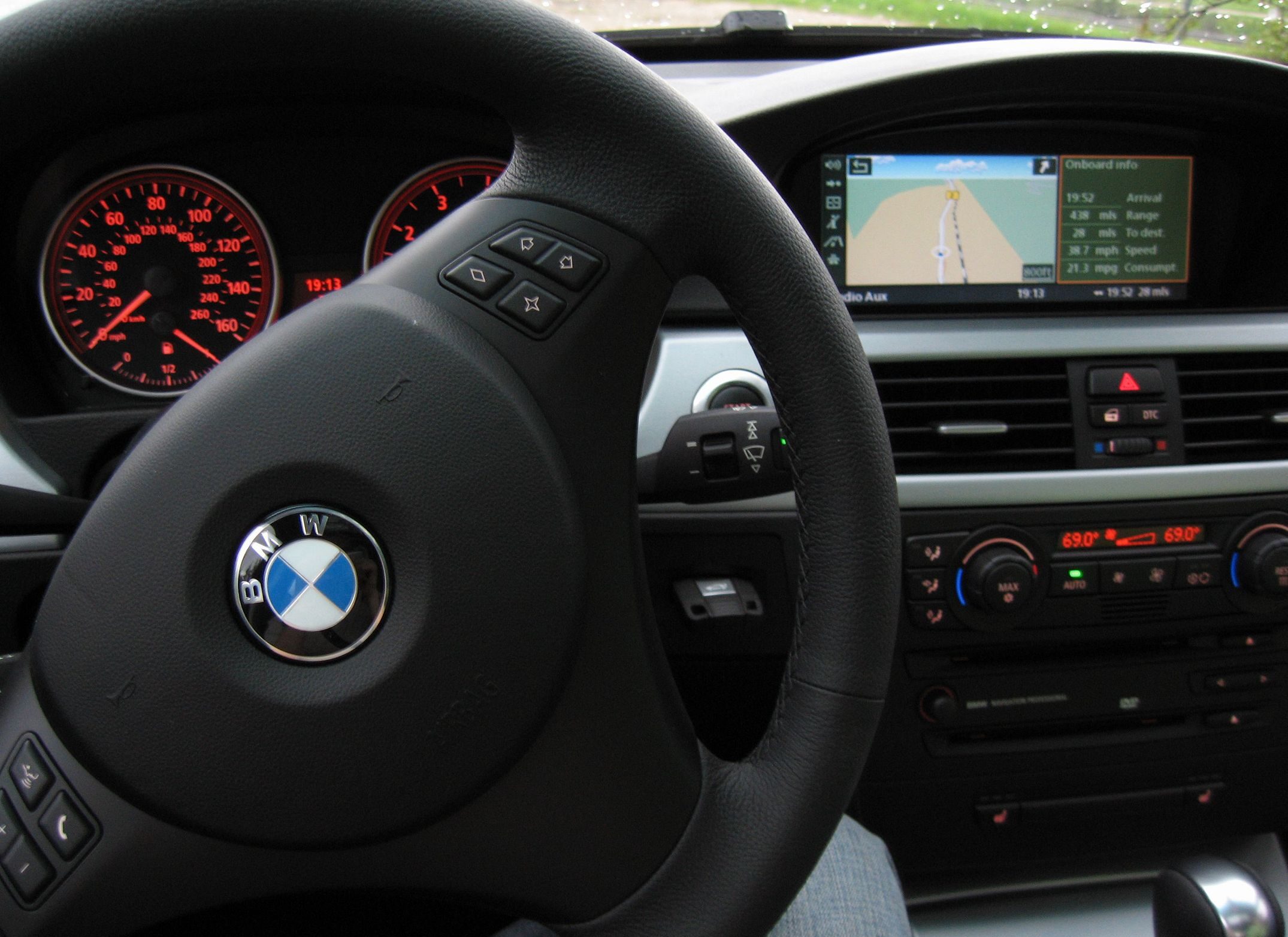 Hình ảnh BMW 330i đẹp lung linh chất lượng cao 12