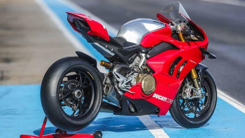 Hình ảnh các đời Ducati Panigale V4 12