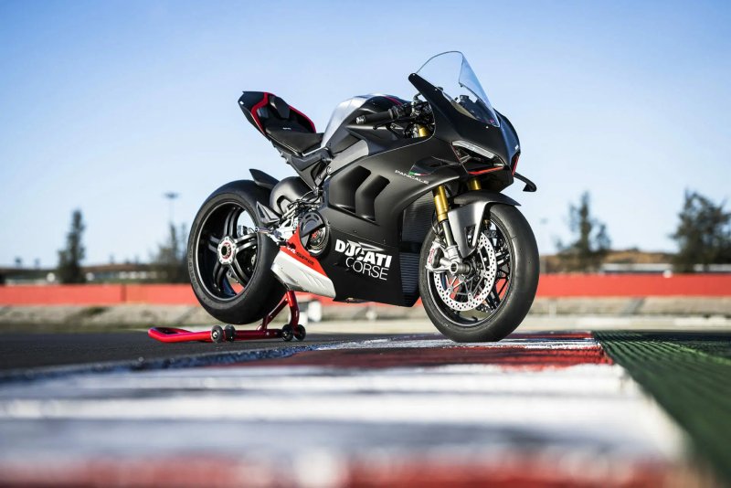 Hình ảnh các đời Ducati Panigale V4  1