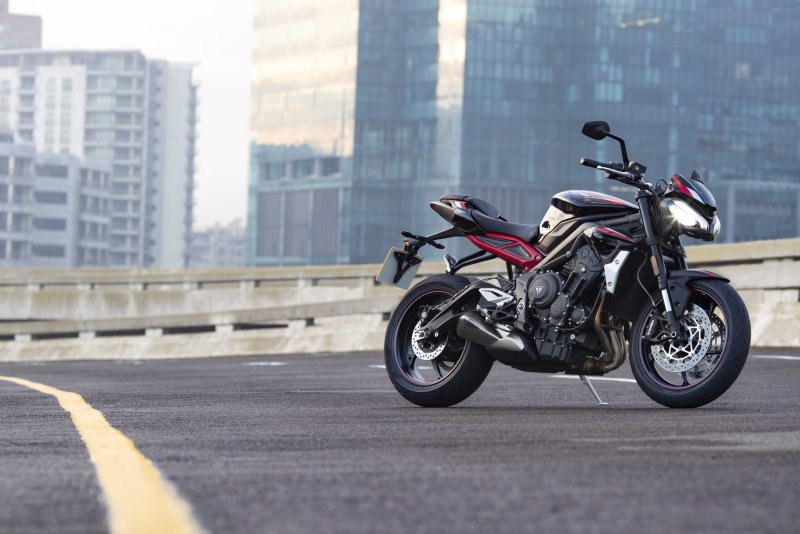 Hình ảnh chi tiết xe Triumph Street Triple 13