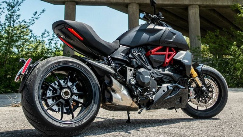 Hình ảnh Ducati Diavel cho giới trẻ 18