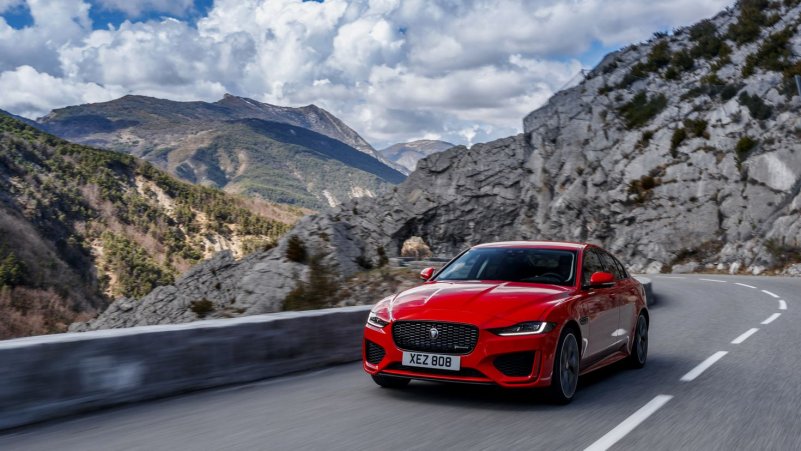 Hình ảnh hàng đầu của dòng xe Jaguar XE 4