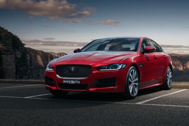 Hình ảnh hàng đầu của dòng xe Jaguar XE 7