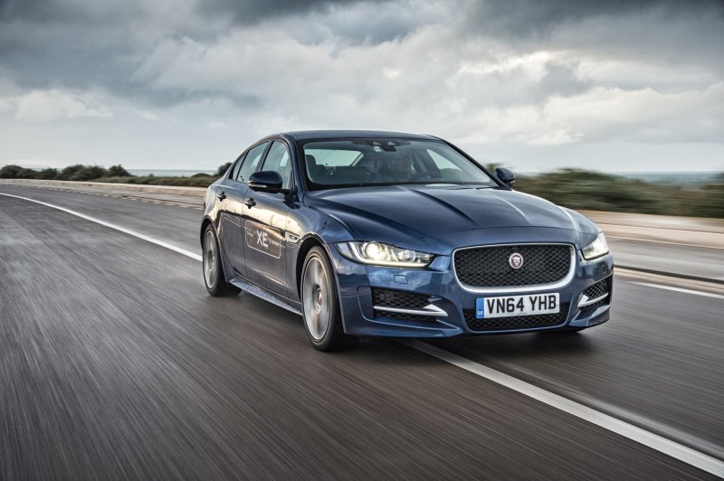 Hình ảnh hàng đầu của dòng xe Jaguar XE 11