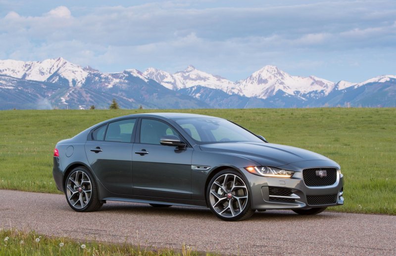 Hình ảnh hàng đầu của dòng xe Jaguar XE 13