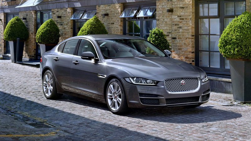 Hình ảnh hàng đầu của dòng xe Jaguar XE 21