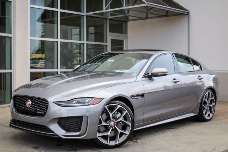 Hình ảnh hàng đầu của dòng xe Jaguar XE 24