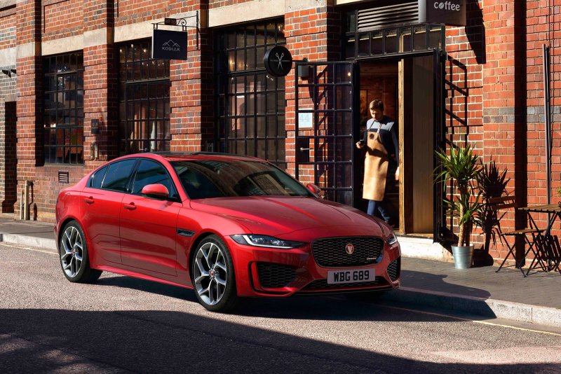 Hình ảnh hàng đầu của dòng xe Jaguar XE 25