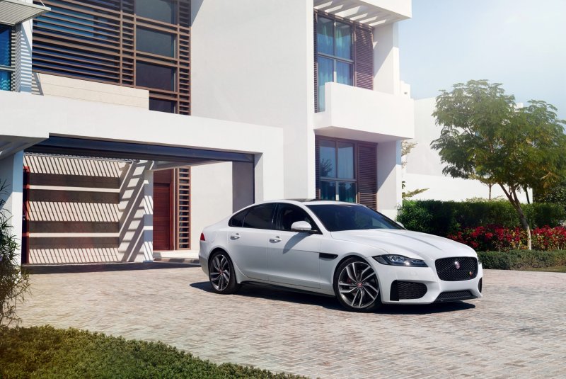 Hình ảnh Jaguar XF phong cách hiện đại 8